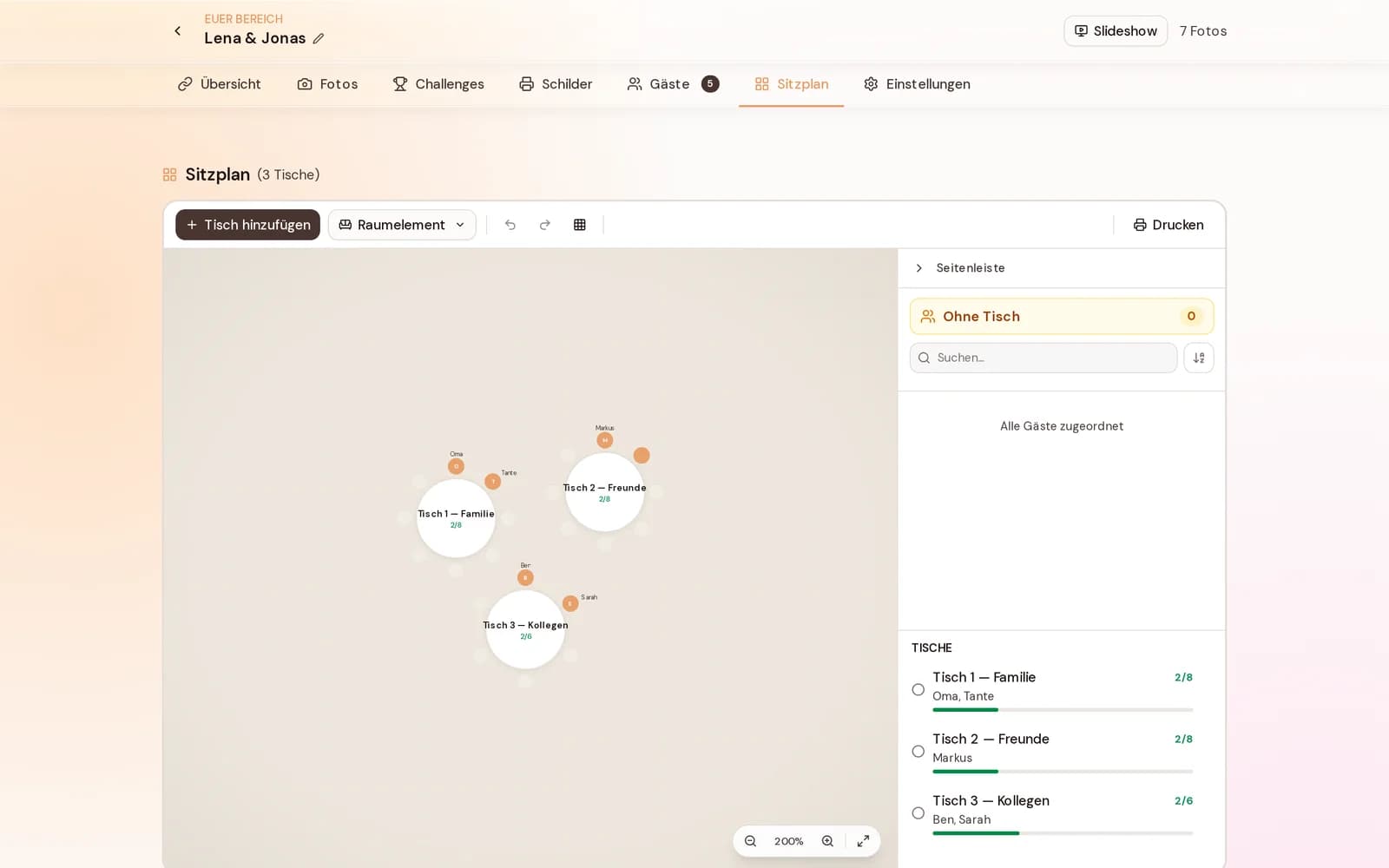 Sitzplan-Editor von KnipsGlück: Tische mit Kapazitätsanzeige, Gäste per Drag & Drop zuweisen